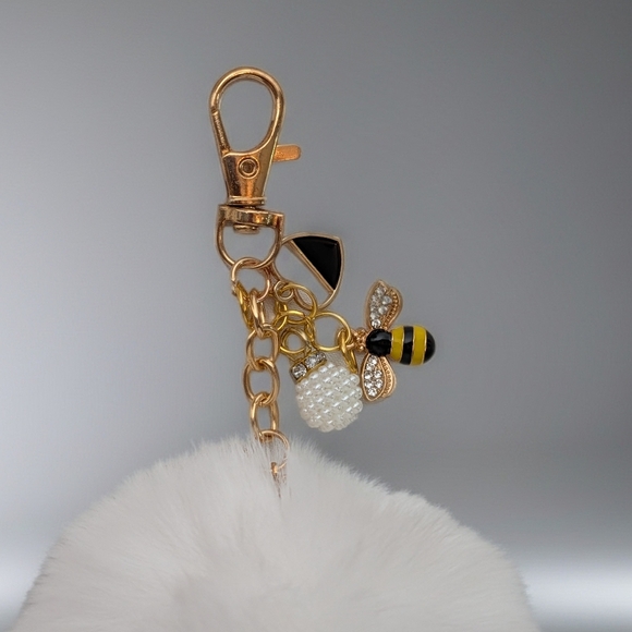 🤍 Handcrafted White Faux Fur Pom Pom Bag Charm with Bee & Pearl Accent – Large - Picture 3 of 4